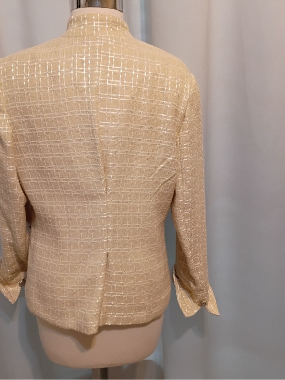 Women’s Cream Tweed Ruffle Collar Jacket - Picture 3 of 3